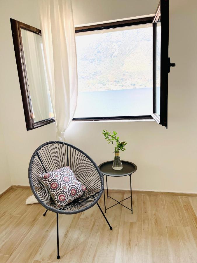 Chic Sea Front Apartment With Breathtaking Kotor Bay View Donji Stoliv Exterior photo